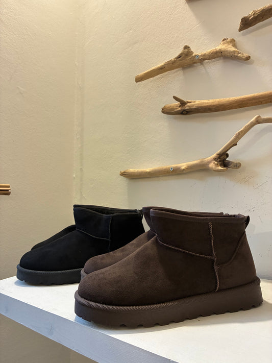 Stivaletto imbottito con pelliccia sintetica